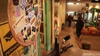 The Hallway bisa menjadi tempat alternatif bagi milenial berniaga. Di sana dijual berbagai produk apparel, clothing dan distro. 