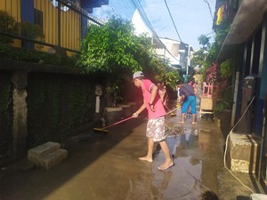 Damkar Jaktim Targetkan Banjir di RW 4 Cipinang Melayu Surut Sore Ini
