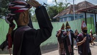 Patung Sigale-gale merupakan simbol untuk mengenang anak raja di Samosir dan saat ini dijadikan sebagai salah satu objek wisata daerah tersebut. 
