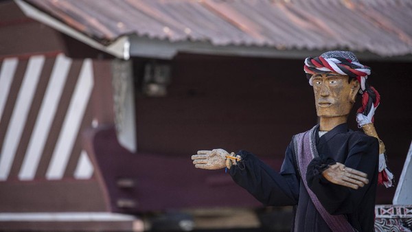 Patung Sigale-gale terpajang di Desa Wisata Tomok, Simanindo, Samosir, Sumatera Utara.