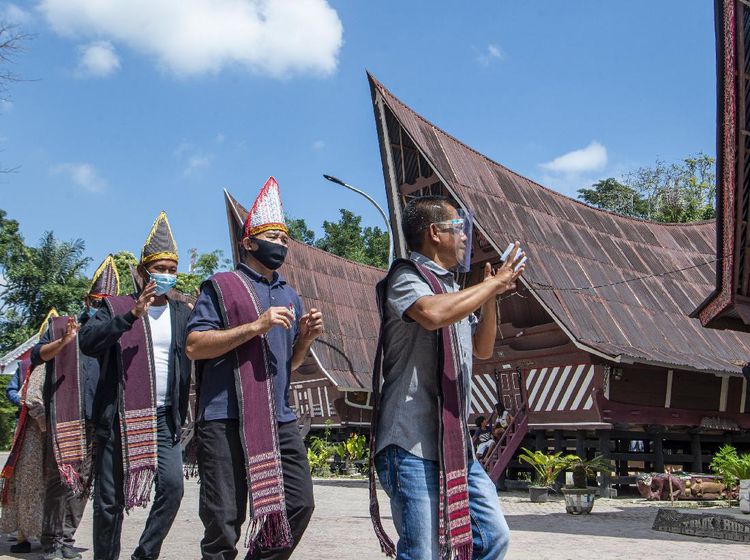 Wisata Sigale-gale Samosir