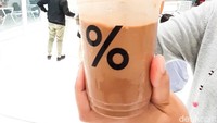 Pilihan lain adalah ice Dark Latte yang dibuat dengan susu oat. Rasa kopinya juga lembut layaknya ciri khas kopi Jepang secara umum. Foto: detikfood