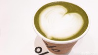 Kalau mau nonkopi, kamu wajib cicipi Matcha Latte di sini. Aroma dan cita rasa matcha tercecap kuat dengan semburat rasa manis yang enak. Foto: detikfood