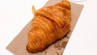 Selain kopi, di sini juga ada pastry croissant. Salah satunya butter croissant yang dibanderol Rp 25 ribu per buah. Foto: detikfood