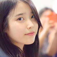 IU dikenal berwajah babyface dan terlihat awet muda di usia 27 tahun. Bintang drakor Hotel Del Luna ini bahkan sering ke bandara tanpa makeup dan memancarkan kecantikan alami. Foto: Pinterest.