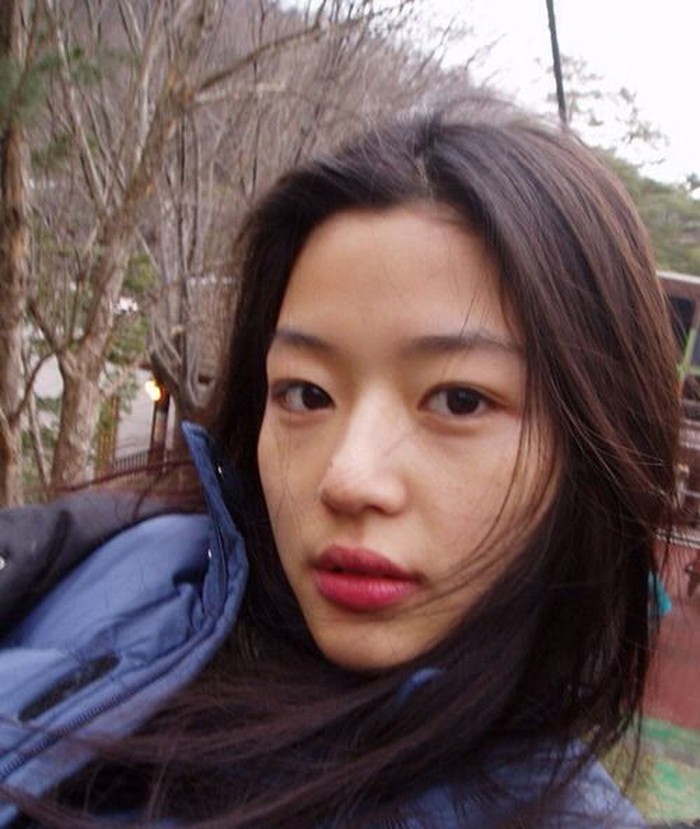Jun Ji Hyun, Artis Korea Tanpa Makeup Penampilan artis Korea memukau penonton karena kecantikannya di drama Korea. Ini wajah 10 artis Korea yang cantik alami tanpa makeup dan editan.