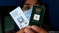 Untuk bisa melakukan penukaran sampah menjadi emas ini warga harus lebih dahulu menjadi anggota bank sampah tersebut.