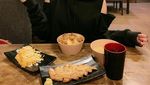 Asyiknya Reza Arap dan Wendy Walters Saat Makan Nasi Uduk dan Sereal