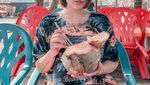 Asyiknya Reza Arap dan Wendy Walters Saat Makan Nasi Uduk dan Sereal