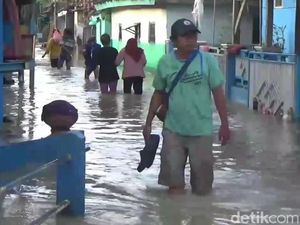 Sungai Ciasem Meluap, Puluhan Rumah di Subang Terendam Banjir