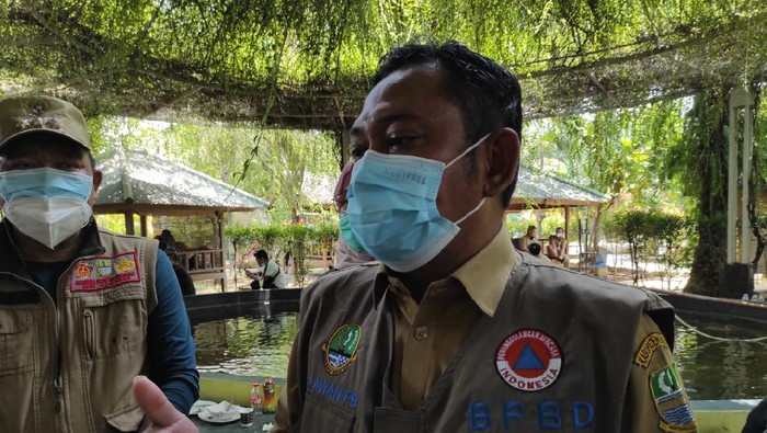 Bupati Bekasi Eka Supria Atmaja meninjau lokasi banjir di Pebayuran, Kabupaten Bekasi. Bupati Bekasi Eka Supria Atmaja meninjau lokasi banjir di Pebayuran, Kabupaten Bekasi, Senin (22/2/2021).