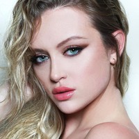 Danielle menceritakan pengalamannya selama setahun ini menjadi di tenaga medis untuk Corona. Sejujurnya ini merupakan waktu yang paling menantang sekaligus berharga dalam hidupku, ujarnya, seperti dikutip dari Daily Star. Foto: Instagram