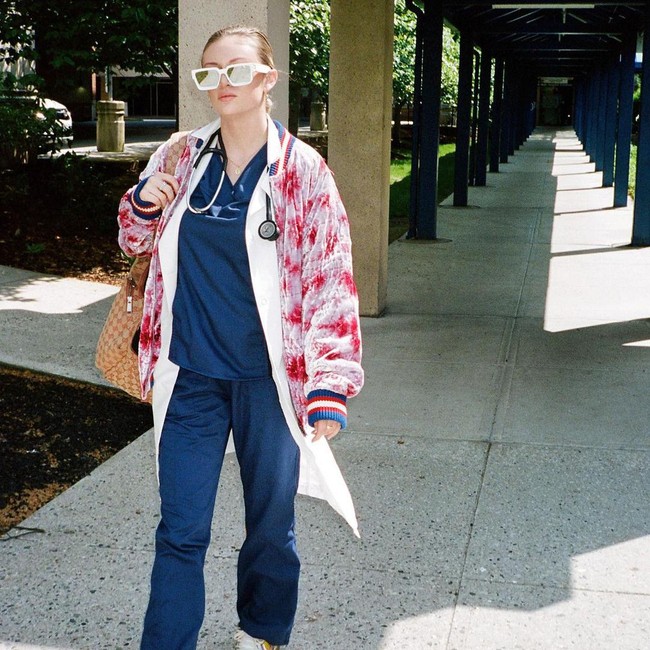 Selama beberapa tahun terakhir ini Danielle telah berkarir di dunia medis. Danielle bersertifikasi teknisi kardiografi itu. Foto: Instagram