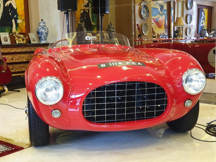 Lihat Lebih Dekat Ferrari Klasik yang Jadi Pajangan di Kantor Bamsoet
