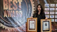 Lydia mendapatkan tiga penghargaan dari Pusat Prestasi Indonesia (PPI) yakni The best inspiring & creativy woman, dan ASEAN Professional Winner 2021. Foto: Istimewa.