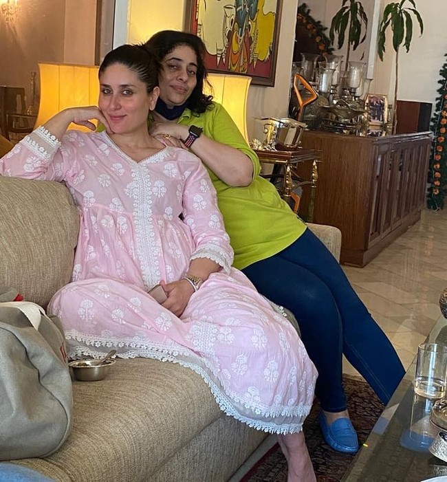 Selain itu, baju bersiluet rileks atau longgap juga menjadi salah satu andalan bintang film Kabhi Khushi Kabhie Gham tersebut .(Foto: Instagram/@kareenakapoorkhan)