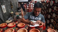 Ekspor ke China biasanya 15 kontainer. Diketahui, untuk satu kontainer bit 40 berisi 3.800-4.000 kendang jimbe berukuran 40-60 cm.
