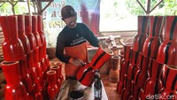 Dari 15 kontainer setiap pengiriman ekspor, tinggal 3 kontainer saja.