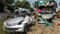 Sementara mobil Avanza BK-1697-QV datang dari arah Pematang Siantar menuju arah Tebing Tinggi. Sesampai di Jalan umum Tebing Tinggi-Pematang Siantar, Km 89-90, tepatnya di Desa G Kataran, Kecamatan Tebing Tinggi, Kabupaten Serdang Bedagai, mobil Avanza diduga berjalan terlalu melebar ke kanan (oleng ke kanan). (dok Polda Sumut)