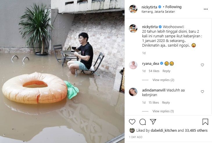 momen makan di tengah banjir