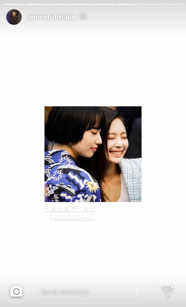 Seperti Jennie BLACKPINK, Nana Komatsu dinobatkan sebagai House Ambassador brand fashion Chanel. Jennie BLACKPINK bahkan pernah mengunggah foto keduanya di Instagram saat menghadiri Paris Fashion Week pada 2018. Foto: Instagram jennyrubyjane