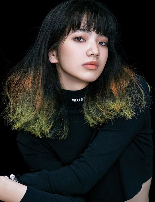 Artis Jepang Nana Komatsu hangat diperbicangkan netizen Korea. Wajahnya disebut kombinasi Lisa BLACKPINK dan bintang drama Korea Start Up, Suzy. Foto: dok. Dazed