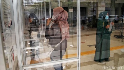Foto: Pembatalan Tiket Perjalanan Kereta Api Jarak Jauh Imbas Banjir