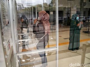 Foto: Pembatalan Tiket Perjalanan Kereta Api Jarak Jauh Imbas Banjir