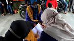 Antusias Warga Cairkan BST Rp 300 Ribu di Depok