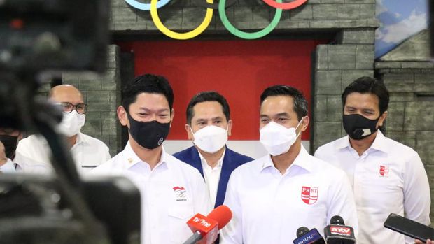 Ketum KOI Raja Sapta Oktohari dan Ketum PRSI Anindya Bakrie