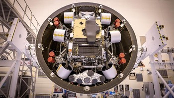 Begini rover Perseverance ditempatkan dalam cangkangnya. Rover ini dibuat dengan biaya sekitar USD 2,4 miliar, merupakan rover tercanggih NASA dalam misi ke Mars. Foto: NASA