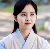 8. Kim So HyunKim So Hyun yang juga memulai akting sejak kecil kini mulai menarik para penonton dengan imej dewasanya. Wanita 21 tahun tersebut kini seang bermain dalam drama River Where the Moon Rises. Foto: dok. MBC