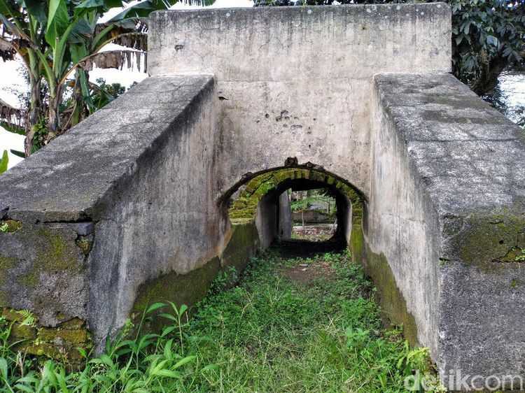 Potret Saluran Air Peninggalan Belanda yang Jadi Spot Foto Menarik