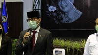 Banyak jasa beliau di bidang pariwisata, salah satunya adalah menjadikan pariwisata berbasis desa, pariwisata yang berkelanjutan. Harapannya apa beliau mulai bisa kita lestarikan dan perjuangkan untuk kebangkitan pariwisata, kata Sandiaga. Yudha Maulana/detikcom.