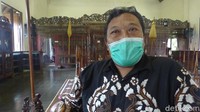Staff bidang Budaya di Tembi Rumah Budaya Suwandi (50) menjelaskan, bahwa serat centhini merupakan salah satu dari ribuan jenis naskah Jawa. Serat centhini sendiri merupakan hasil karya dari Pakubuwono V dari Keraton Kasunanan Surakarta Hadiningrat, Solo. Foto: Pradito Rida Pertana/detikcom