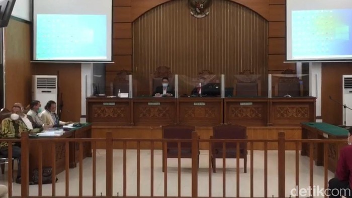 Pengadilan Negeri Jakarta Selatan (PN Jaksel) menunda sidang praperadilan Habib Rizieq terkait penangkapan dan penahanan kasus kerumunan Petamburan.
