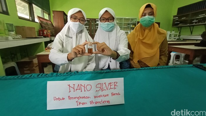 Siswa peneliti larva bandeng