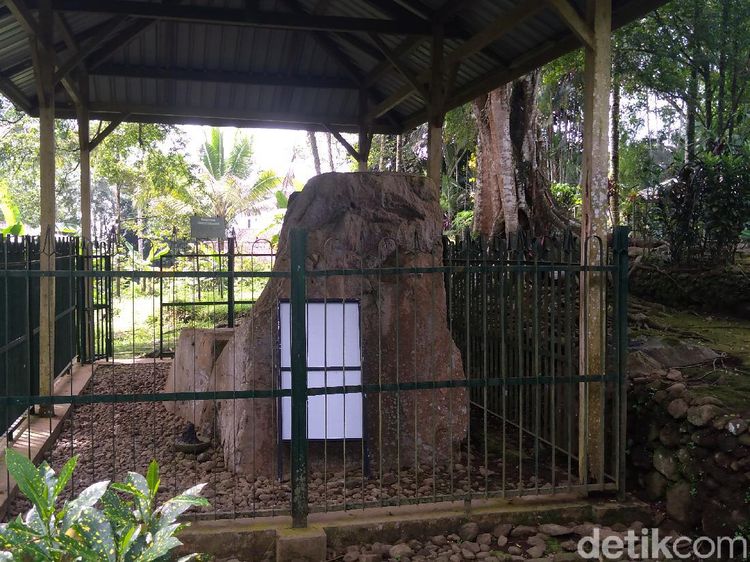 Potret Batu Tulis Cipaku yang Menyimpan Misteri, Jadi Tempat Wisata dan Semedi