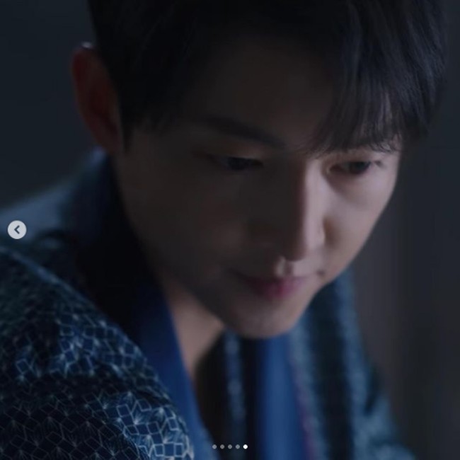 Penampilan Song Joong Ki sebagai pengacara mafia bernama Vincenzo mencuri atensi penggemar drama Korea. Penayangan episode satu Vincenzo langsung mencetak rekor rating fantastis. Foto: Dok. tvN