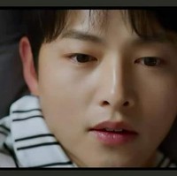 Rating drakor terbaru Song Joong Ki menurut data dari Nielsen Korea rata-ratanya 7,7%. Dan rating tertinggi Vincenzo pada episode perdananya mencapai 9,5%. Rekor yang dicetak drama Korea bergenre black comedy ini adalah menjadi top 3 serial tvn dengan rating premier tertinggi. Foto: Dok. tvN