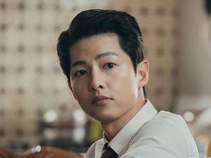 8 Foto Terbaru Song Joong Ki di Drakor Vincenzo, Gantengnya Bikin Meleleh
