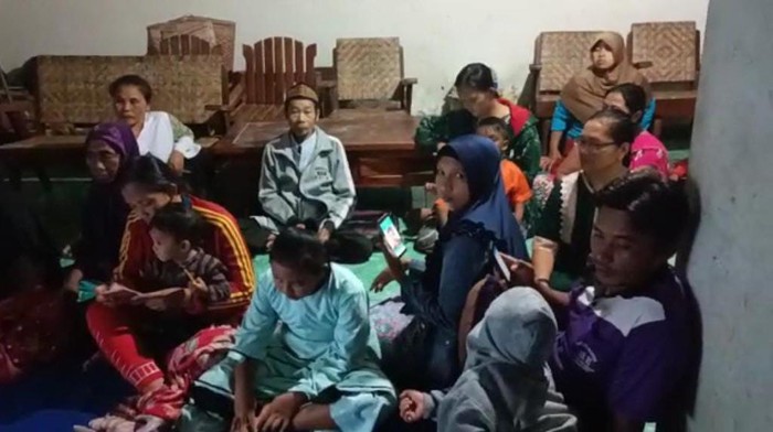 Tanah retak terjadi di Dusun Petungulung, Desa Margopatut, Kecamatan Sawahan. Ada 164 warga yang mengungsi.