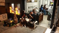 Hampir semua owner yang ada di The Hallway ini merupakan pekerja terdampak COVID-19, meski demikian ada juga musisi yang sama-sama terdampak COVID-19. 