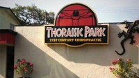 Bikin geleng kepala, nama pengobatan tulang belakang ini seperti nama judul film Jurassic Park. Bedanya kata depannya diganti menjadi Thorassic Park. Istimewa/Dok. www.thelanguagenerds.com.