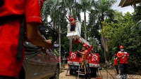 Beberapa jaringan dan utilitas lainnya turut terendam, sehingga menyebabkan gangguan atau bahkan mati total demi menjaga keselamatan sesama.