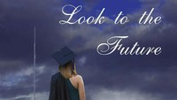Potret graduation ini nampaknya bisa menimbulkan makna yang salah. Berjalan di rel kereta api dan ada cahaya di depan seakan mahasiswa di iklan ini akan tertabrak kereta yang akan melintas.  