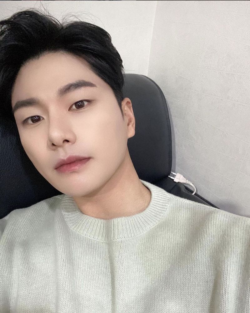 Artis Korea Terlahir dari Keluarga Konglomerat Kehidupan konglomerat di drama Korea bukan fiksi. Ini 9 artis Korea yang terlahir dari keluarga tajir di dunia nyata. Lee Yi Kyung.