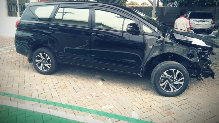 Mobil yang lecet di Tuban