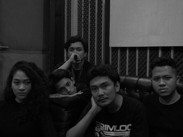 Coltrains, band asal Bekasi dengan genre musik trip hop.
