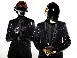 Transformasi Gaya Nyentrik Daft Punk Sebelum Bubar Setelah 28 Tahun Eksis
